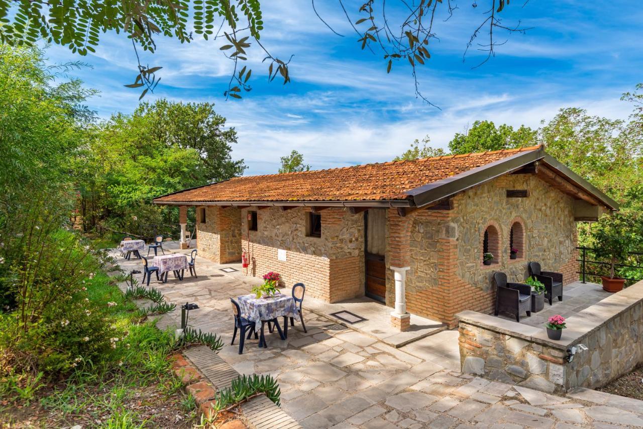 Ippotur Medieval Resort Castelnuovo Magra Kültér fotó
