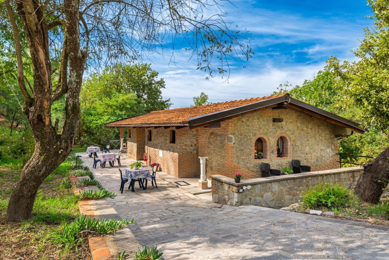 Ippotur Medieval Resort Castelnuovo Magra Kültér fotó