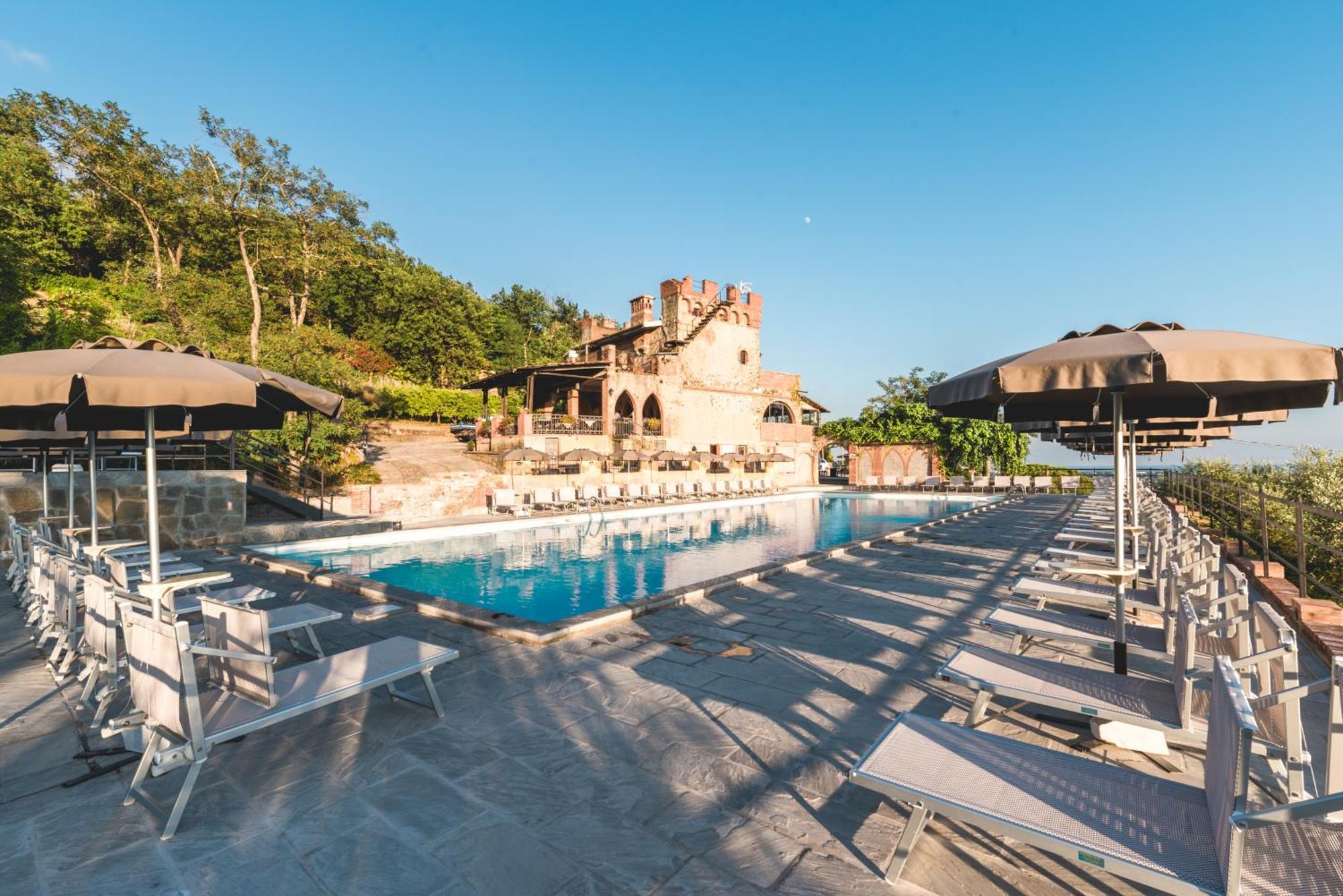 Ippotur Medieval Resort Castelnuovo Magra Kültér fotó
