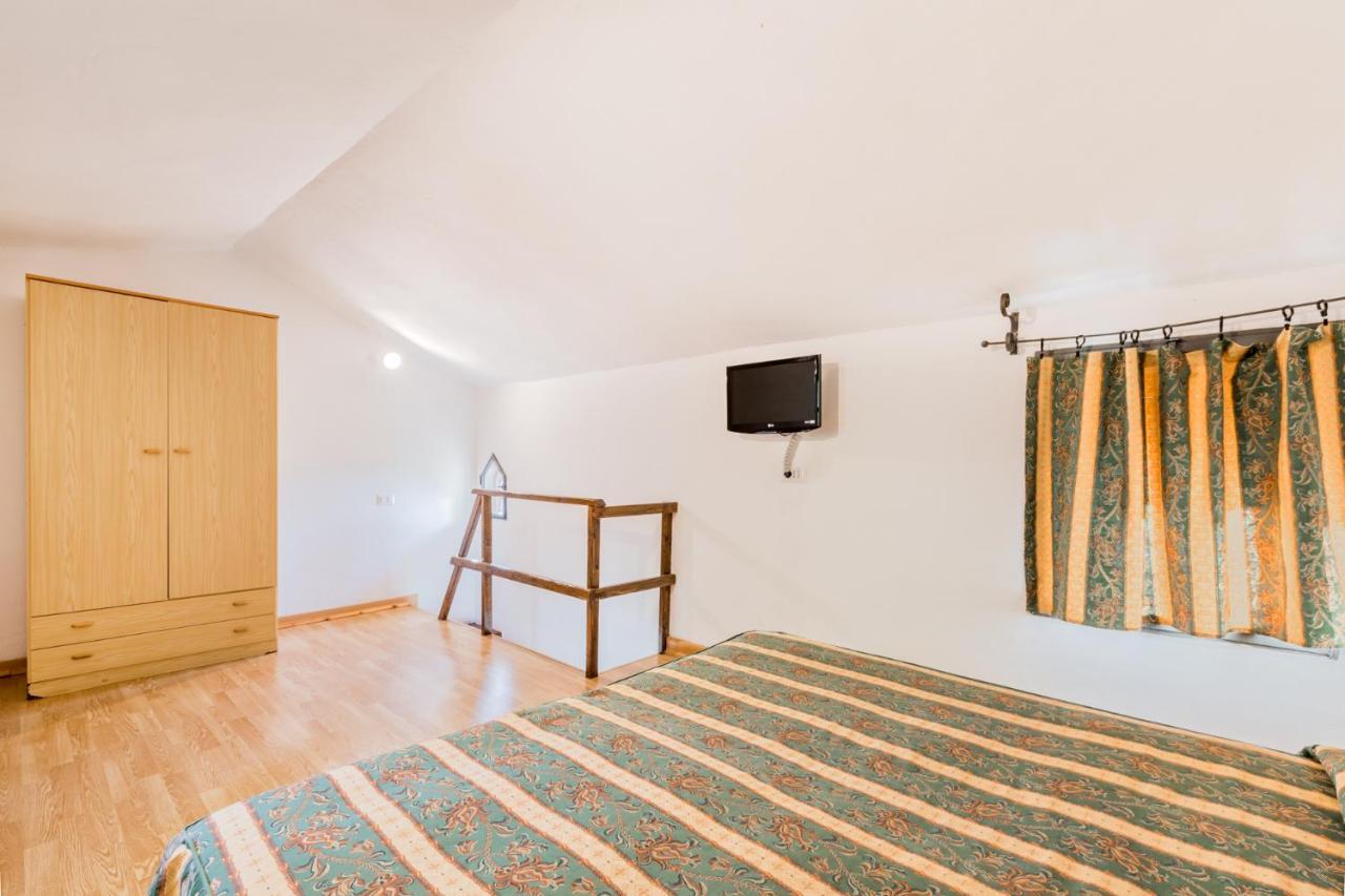Ippotur Medieval Resort Castelnuovo Magra Kültér fotó